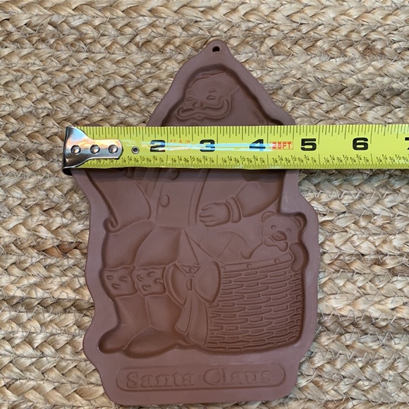 Santa Claus 1992 Longaberger Pottery Cookie Mold - Picture 8 of 8